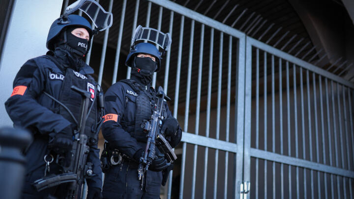 Armed police stand guard on April 1, 2025 at the compound of the court building in Celle, northern Germany, prior the start of the trial of Daniela Klette, 66, a former member of German far-left milit