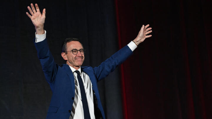 France's Minister of the Interior and candidate for the 2025 presidential election of right wing The Republicans (Les Republicains, LR) party Bruno Retailleau gestures during his last public meeting b