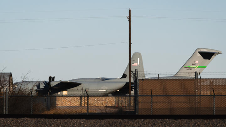 A Boeing C-17 of the US Air Force employed for deportation views, photographed at the base of Fort Bliss, Texas, on February 13, 2025