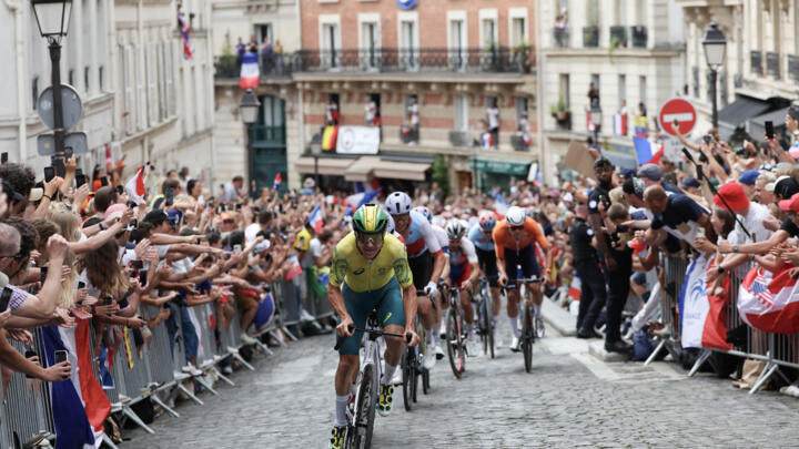 Riders in the 2024 men's Olympic road race navigate the cobbled roads of Montrmartre