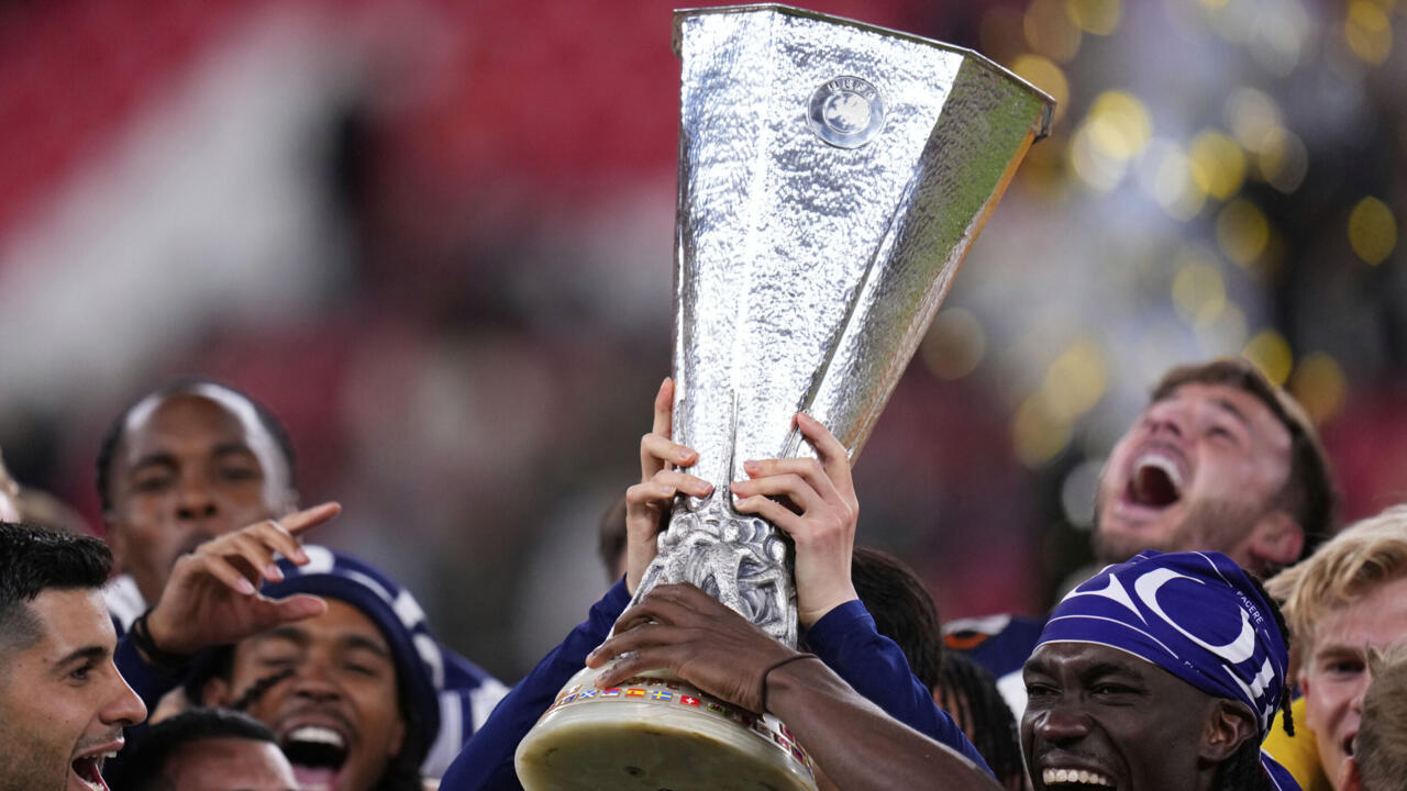 Les joueurs de Tottenham célèbrent leur victoire en finale de la Ligue Europa